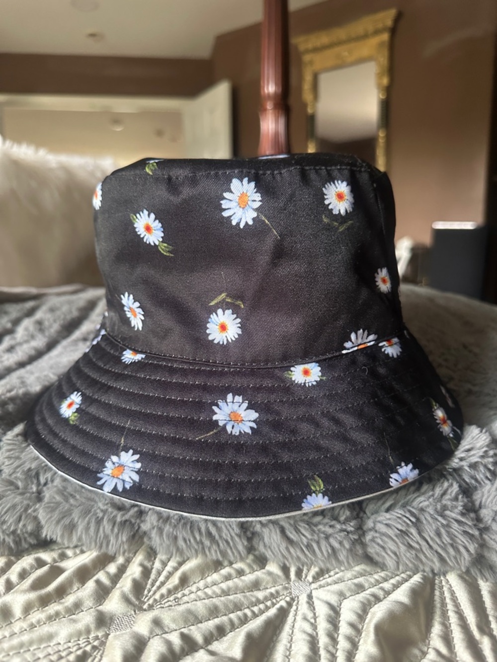 Women’s Black Daisy Print Bucket Hat